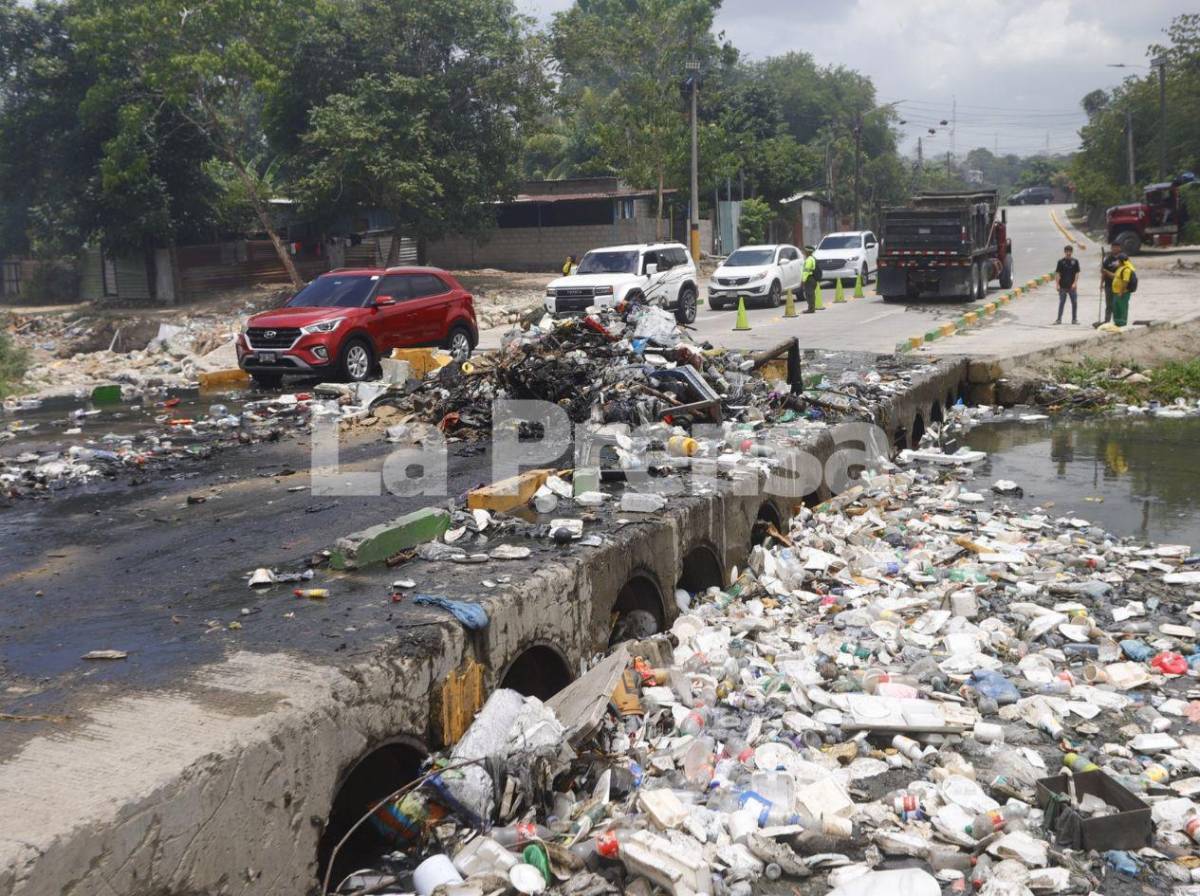 Tras denuncia de LA PRENSA: retiran toneladas de basura acumuladas en ríos y canales de SPS