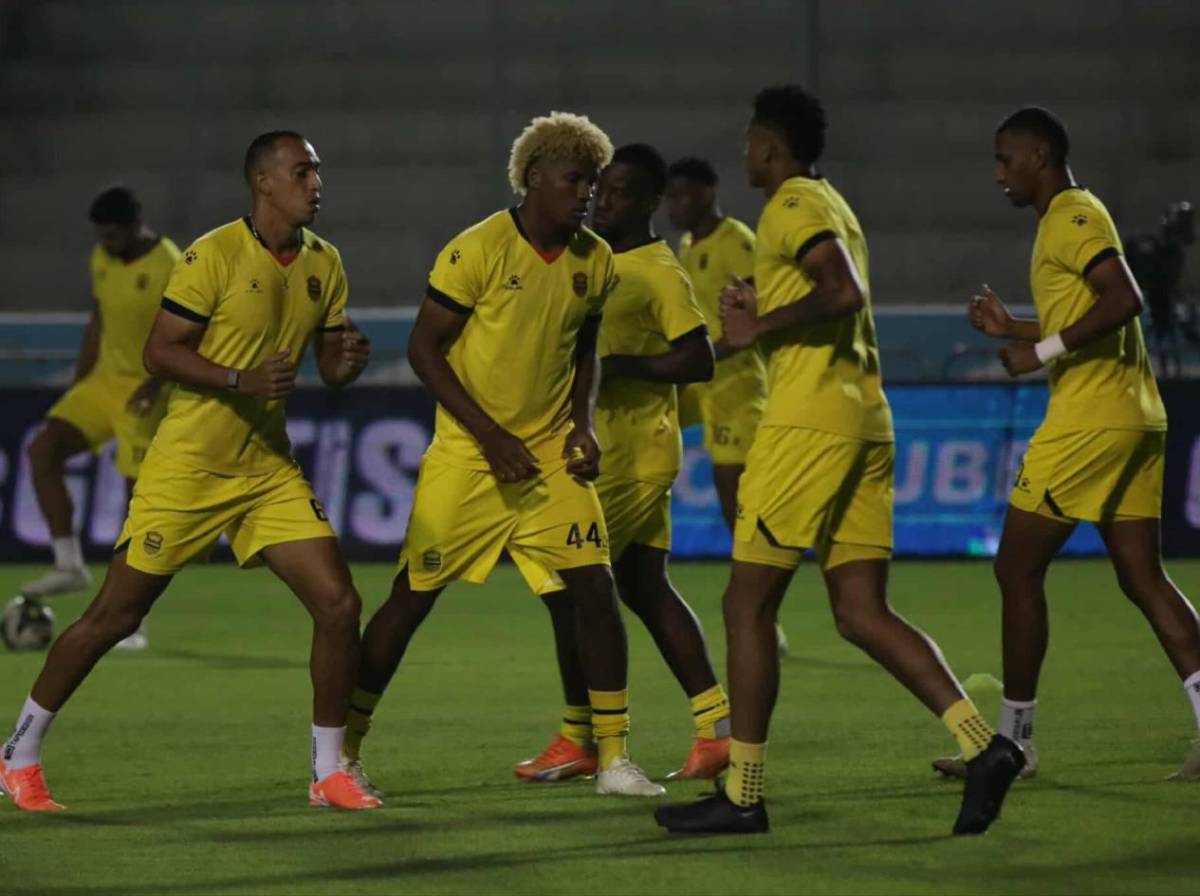 Fiesta azul en el Nacional y la hermosa rubia que robó suspiros