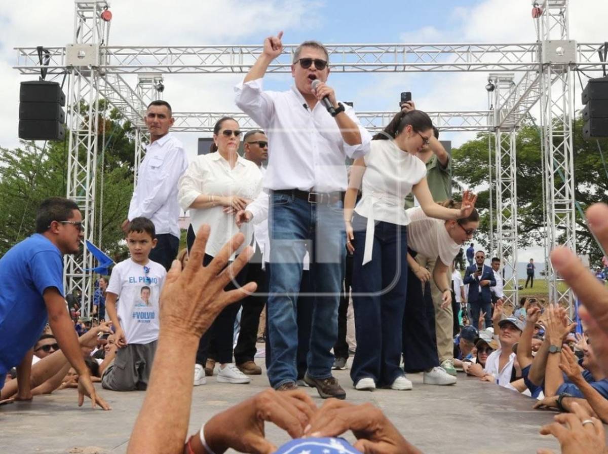 Las curiosas e históricas imágenes del recibimiento de Juan Orlando Hernández  en Honduras