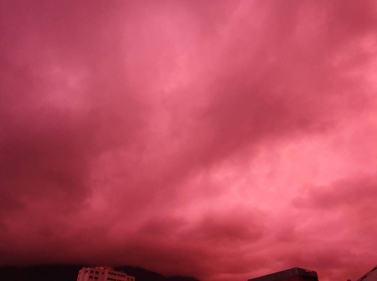 Venezuela: el cielo se tiñe de rojo en Caracas una semana después del doble terremoto