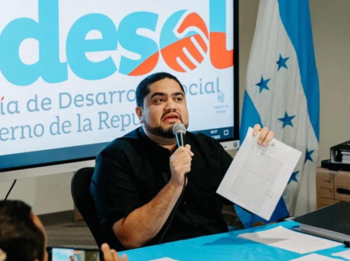 José Carlos Cardona se burla de Isis Cuéllar por salir huyendo de la asamblea de Libre