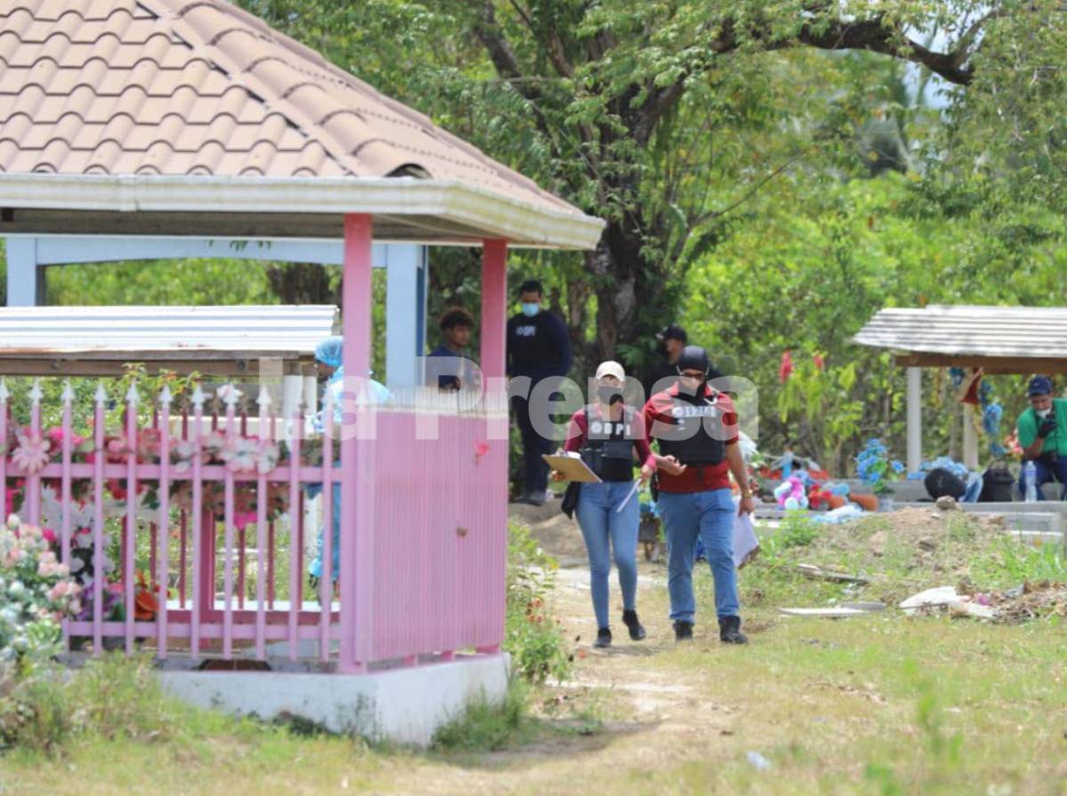 Rigores revive el dolor: forenses abren tumbas de las víctimas de la masacre