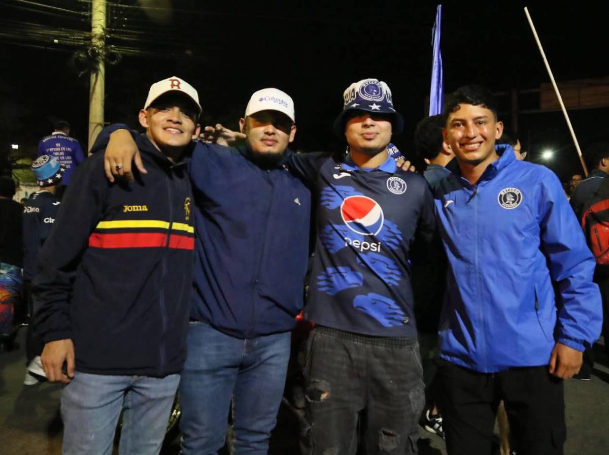 Fiesta azul en el Nacional y la hermosa rubia que robó suspiros