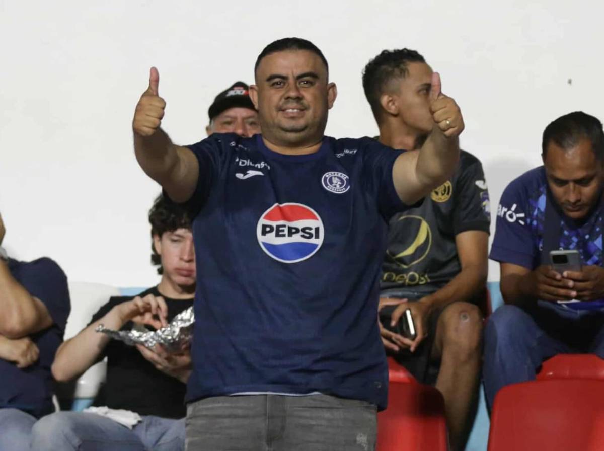 Fiesta azul en el Nacional y la hermosa rubia que robó suspiros