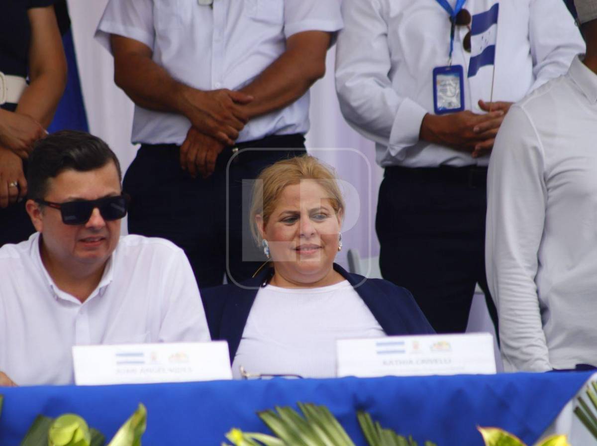 Políticos hondureños derrochan elegancia en la celebración de independencia