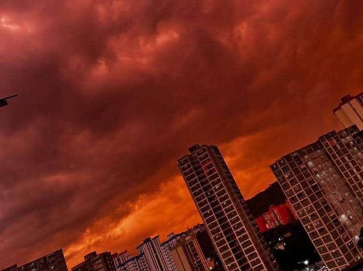 Venezuela: el cielo se tiñe de rojo en Caracas una semana después del doble terremoto