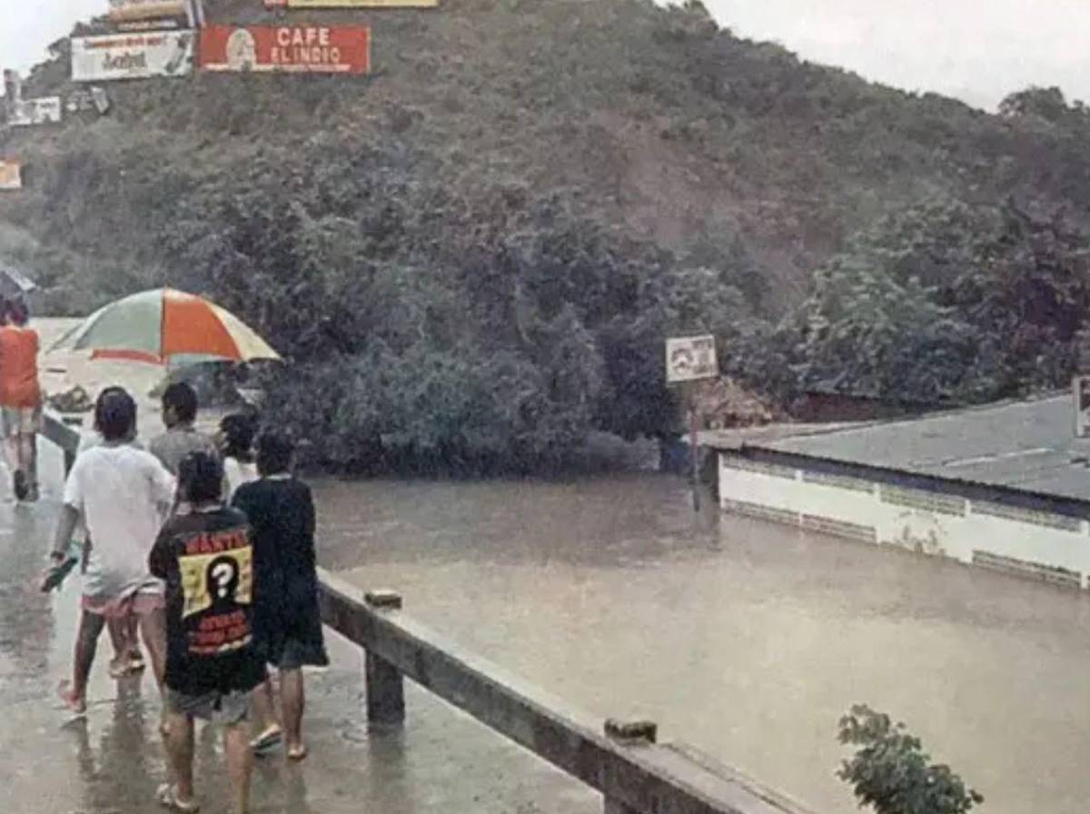 Las históricas portadas de LA PRENSA sobre la tragedia del huracán Mitch en Honduras en 1998