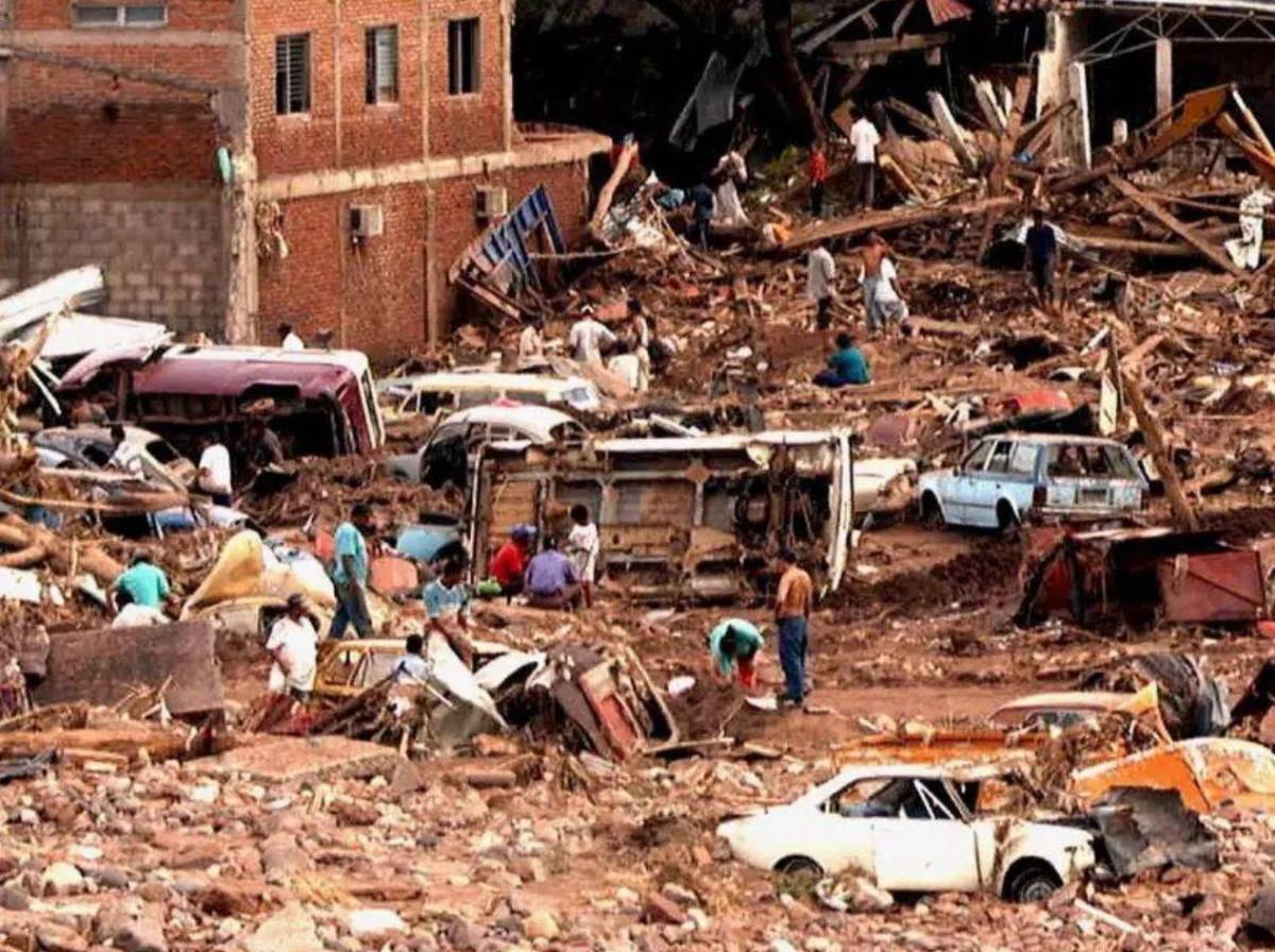 Las históricas portadas de LA PRENSA sobre la tragedia del huracán Mitch en Honduras en 1998