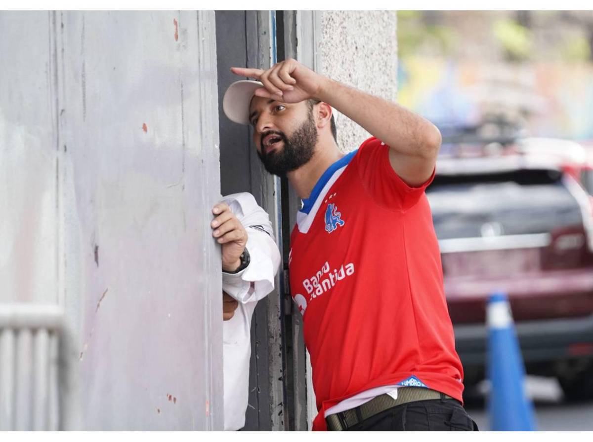 Perro policía, boletos caros y los primeros hinchas en la final