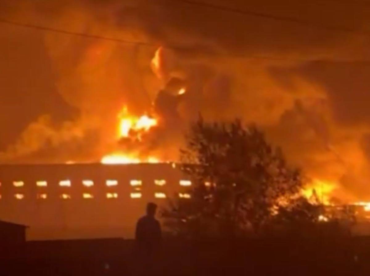 Drones ucranianos impactan en la principal refinería de petróleo de Moscú