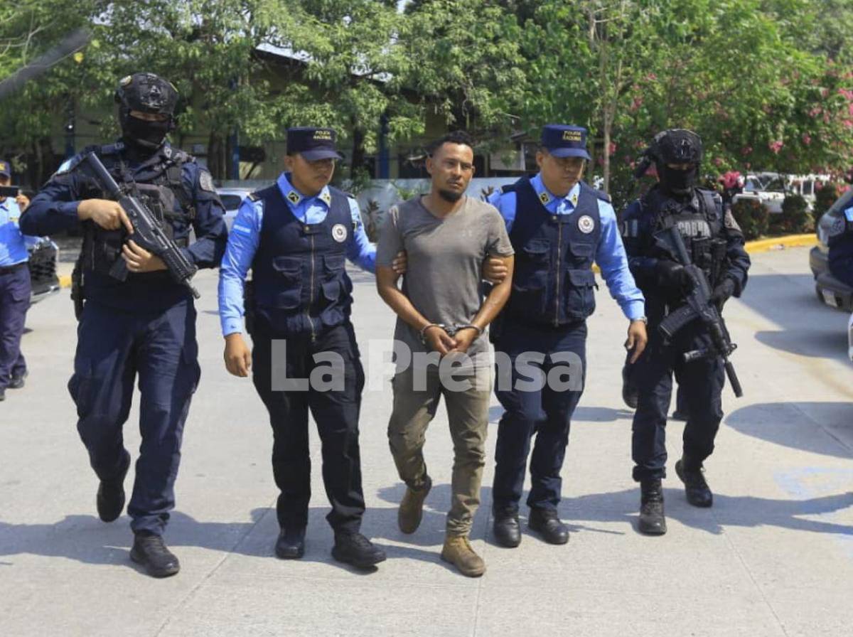 Con un rifle, municiones, chaleco antibalas y droga fue atrapado el hermano de El Diablo