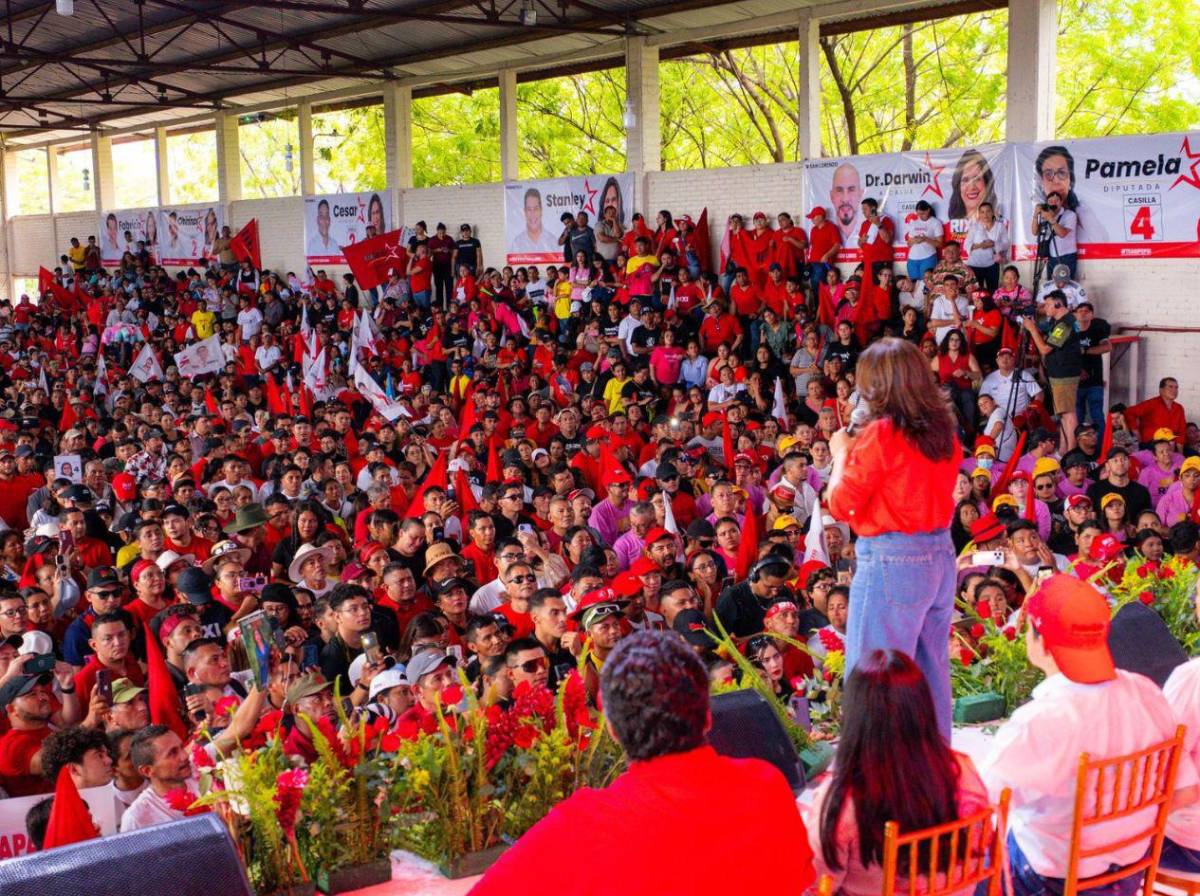 Rixi Moncada recorre la zona sur y reitera propuesta de eliminar central de riesgo
