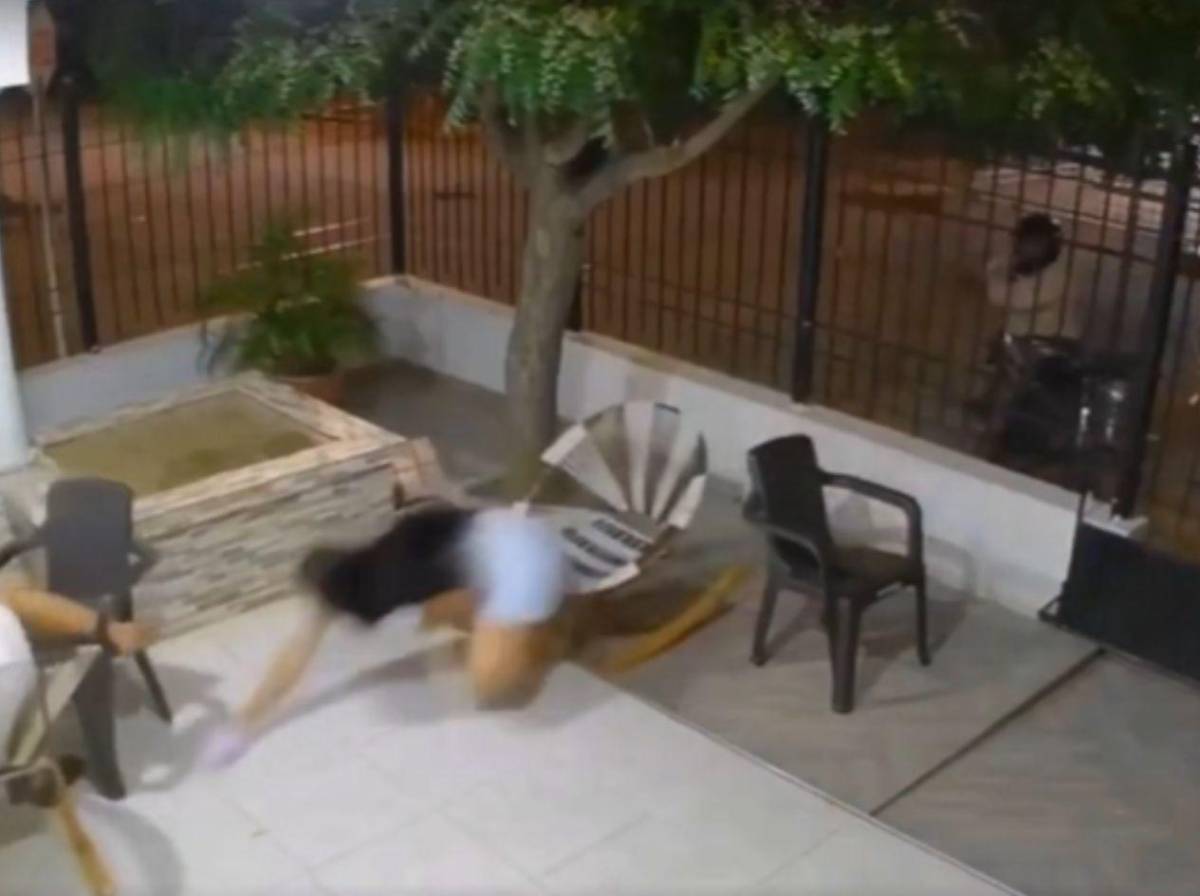 Psicóloga embarazada es atacada a disparos en el patio de su casa