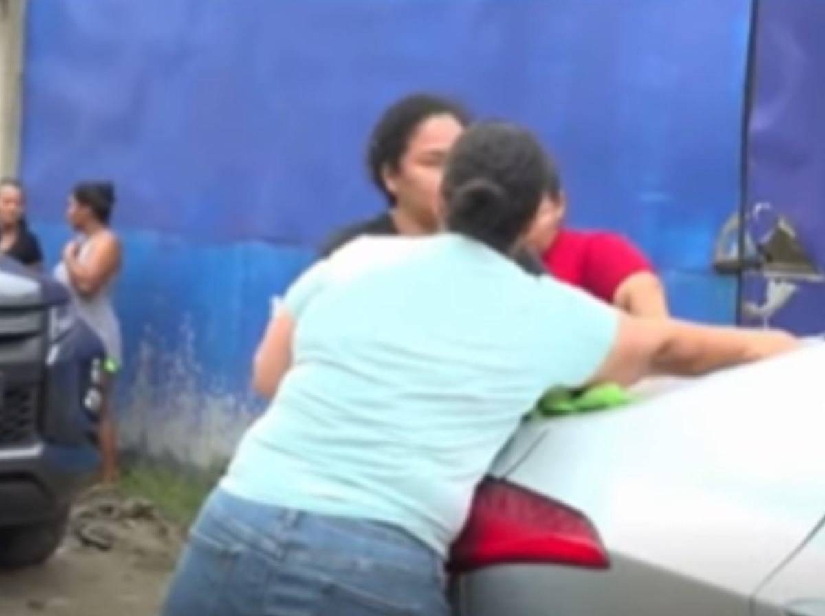 Le dejaron un rótulo: hallan muerto a taxista VIP en San Pedro Sula