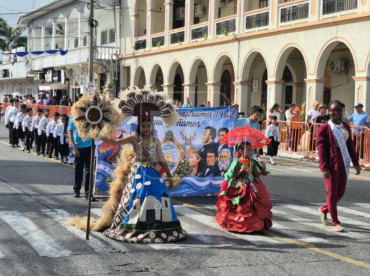 26 escuelas engalanan los desfiles patrios en La Ceiba