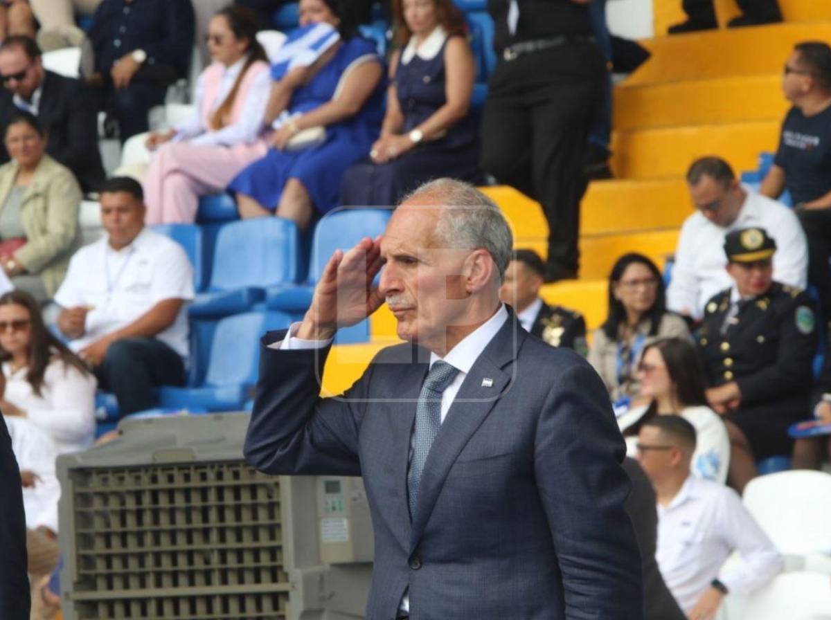 Políticos hondureños derrochan elegancia en la celebración de independencia