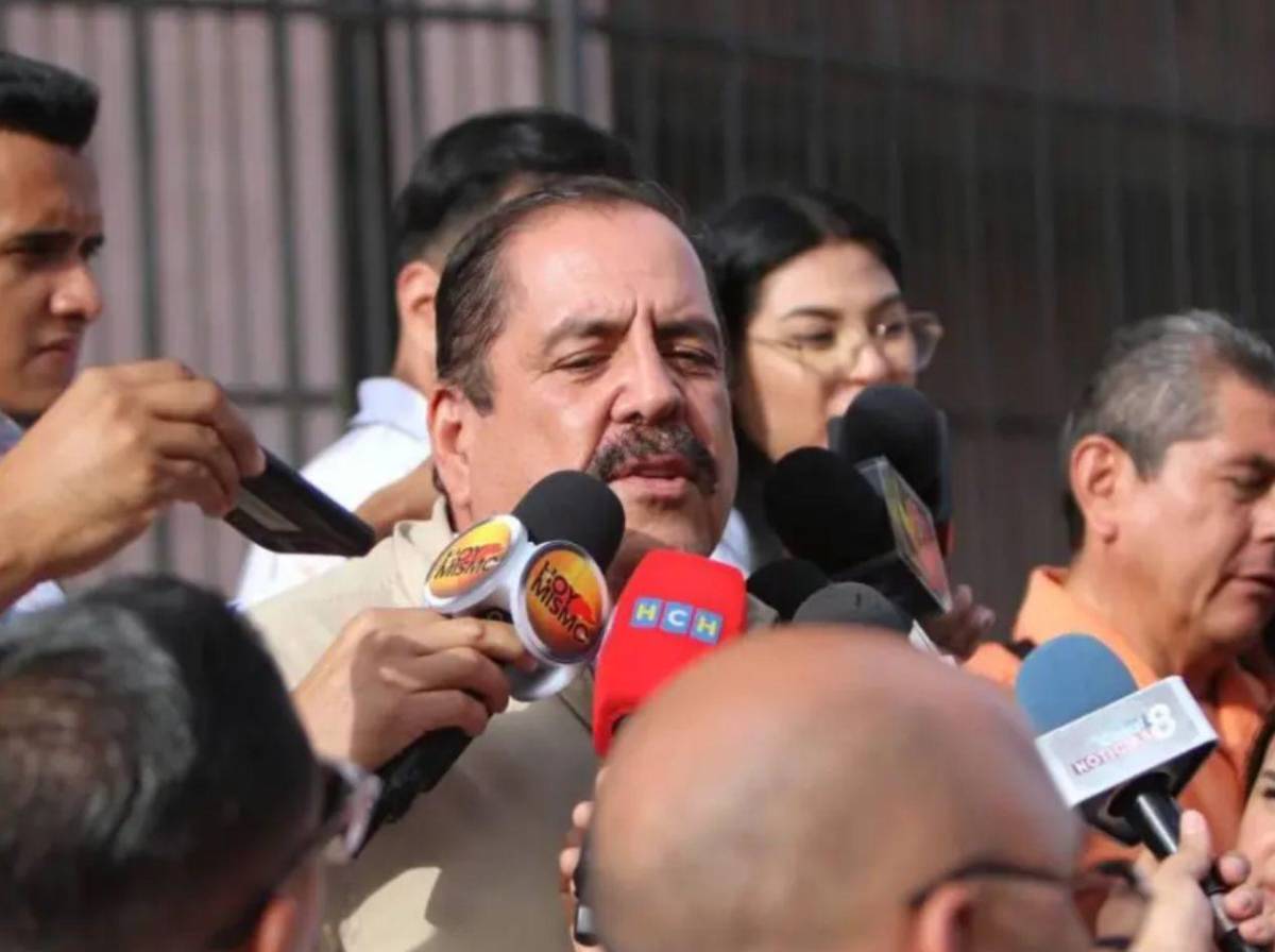 Carlos Zelaya sufre terrible enfermedad y recibe tratamiento en México