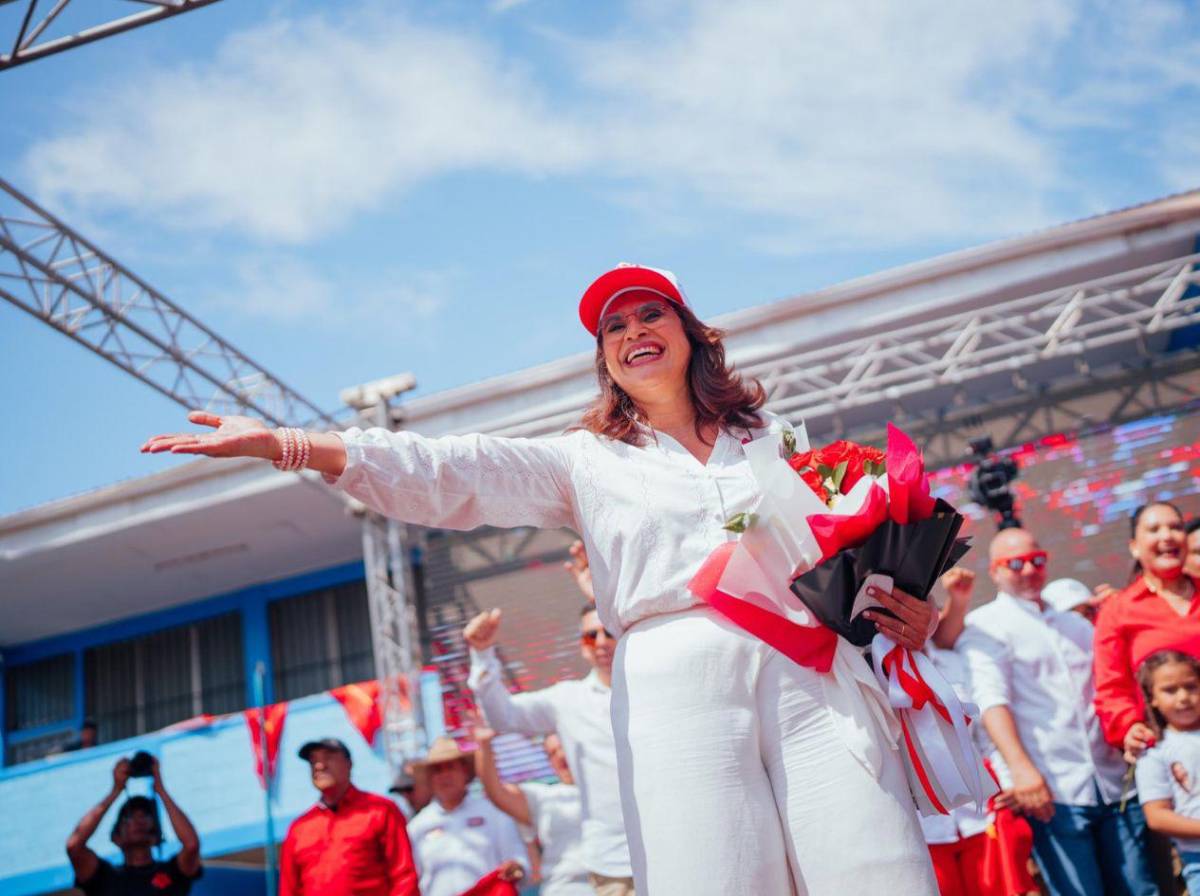 Rixi Moncada promete mejorar salarios de la clase trabajadora en su visita a La Ceiba