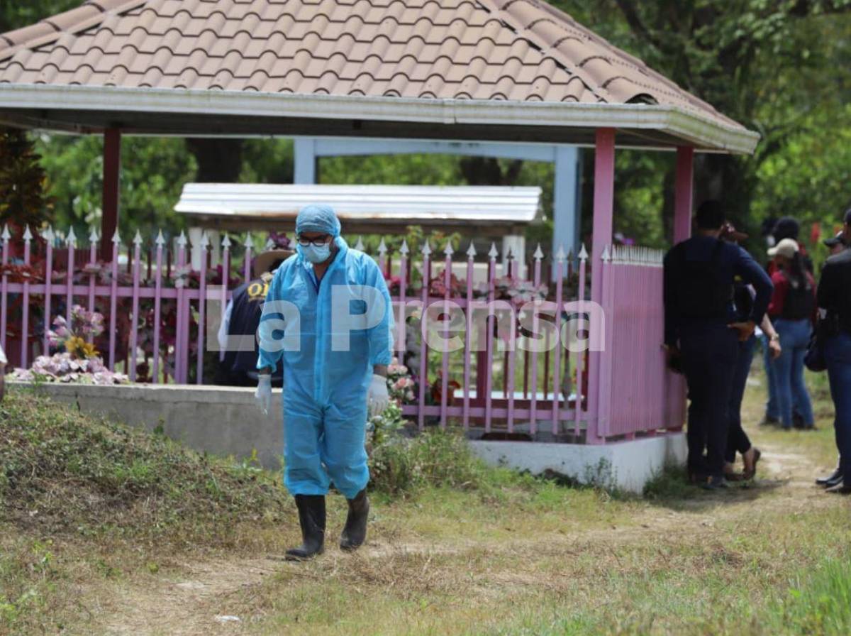 Rigores revive el dolor: forenses abren tumbas de las víctimas de la masacre