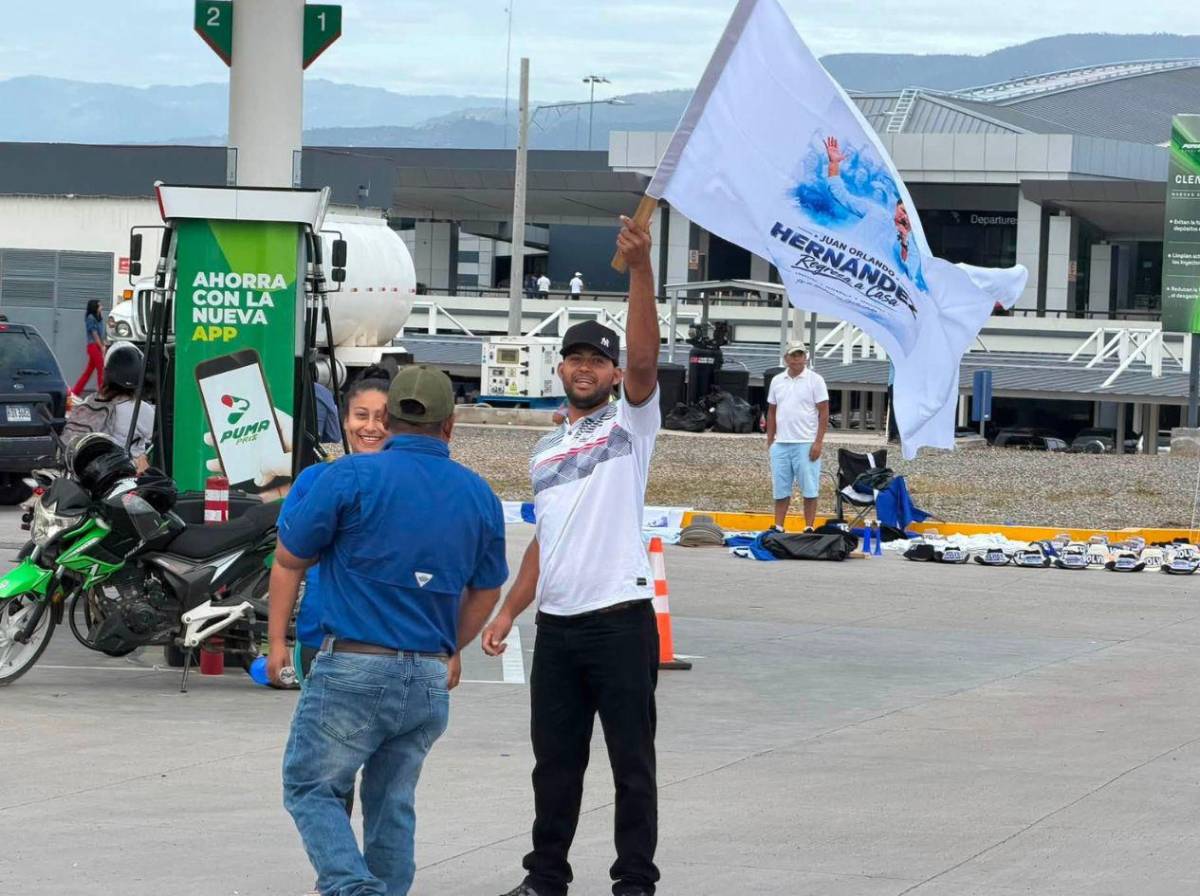 Ambiente en Palmerola previo a la llegada de Juan Orlando Hernández