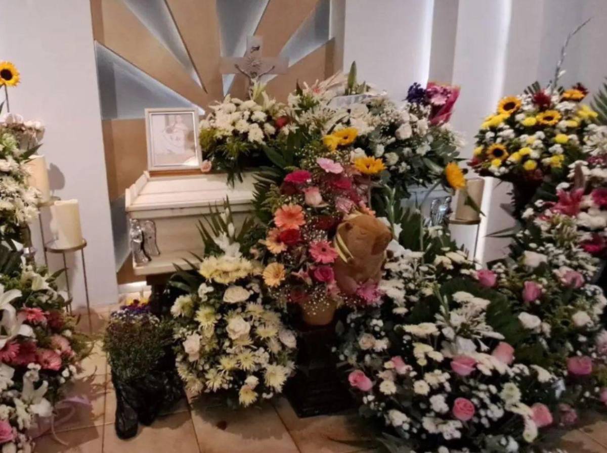 Dolorosa despedida a Leyreth, la niña hallada entre los escombros de la tragedia en la Villa Nueva