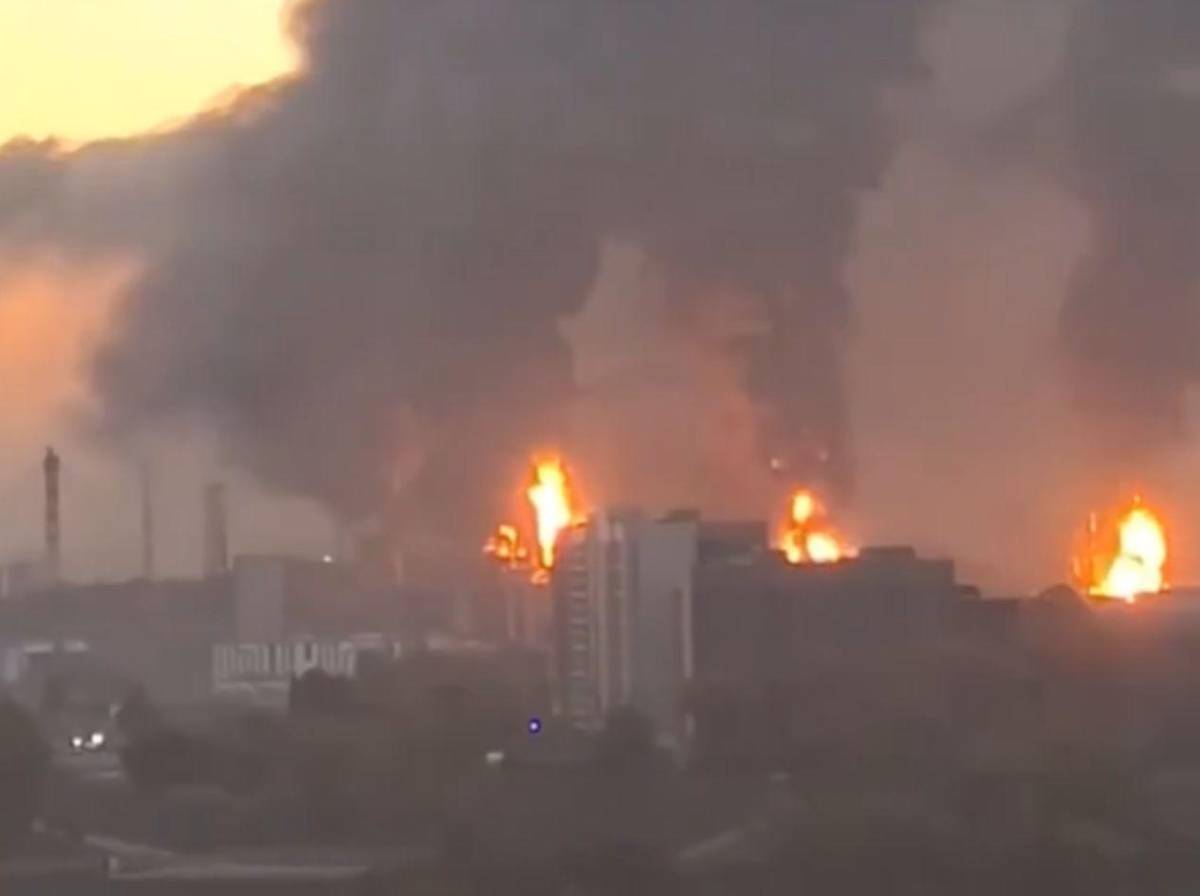 Drones ucranianos impactan en la principal refinería de petróleo de Moscú