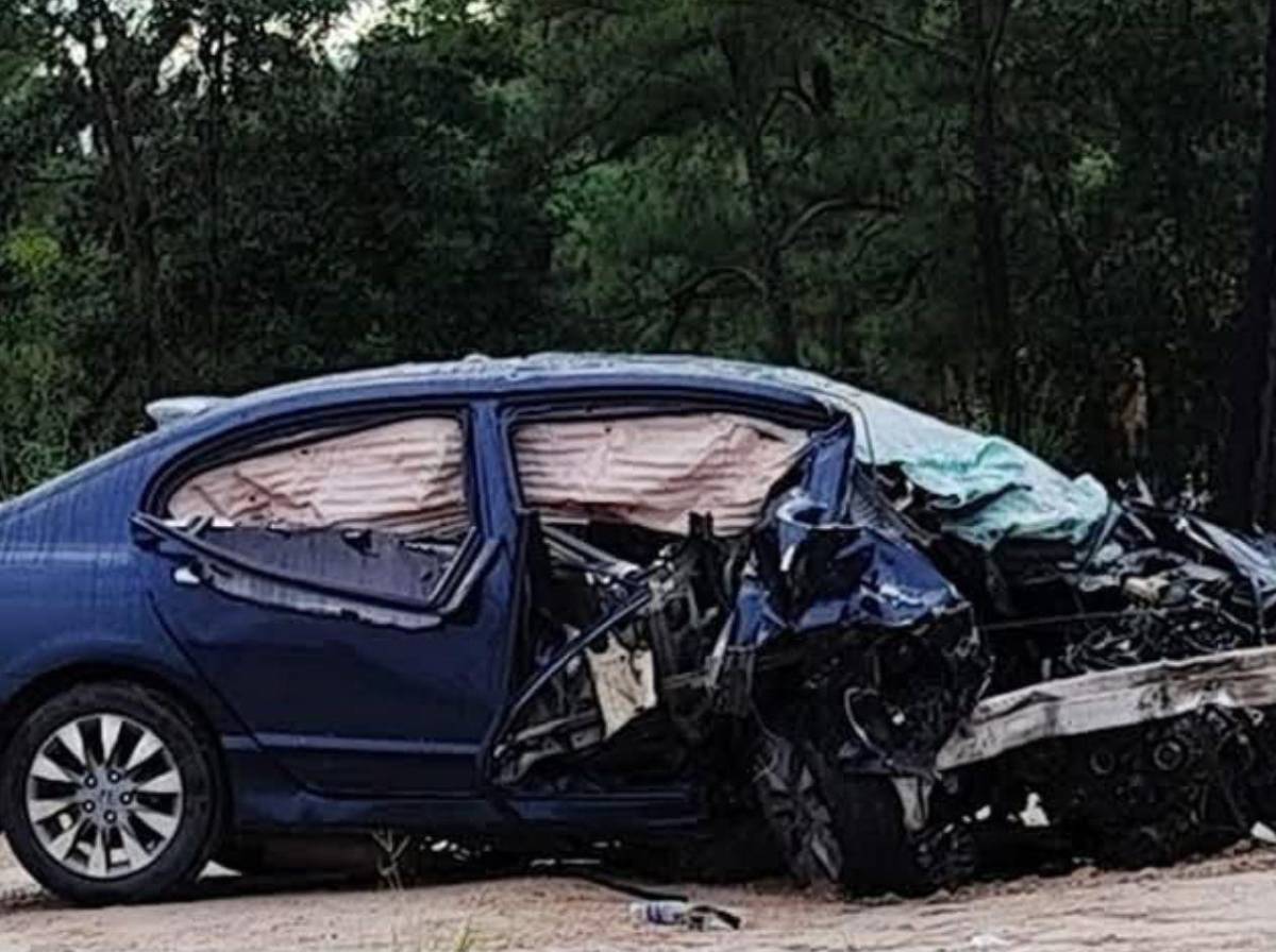 Cuatro muertos deja brutal choque entre camioneta y turismo en El Paraíso