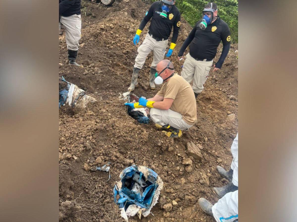 ¿Qué contienen los barriles descubiertos en propiedad de Magdaleno Meza?