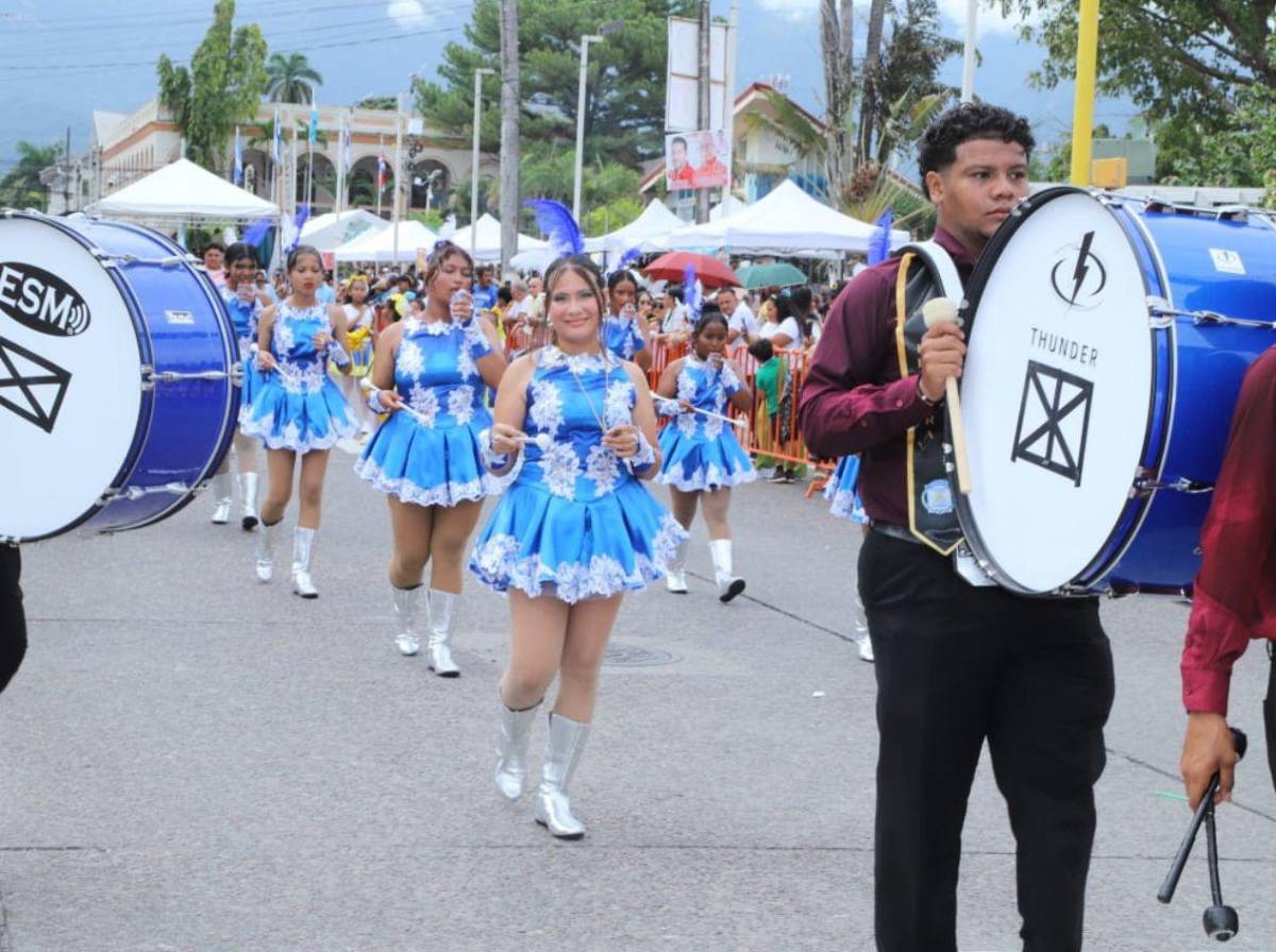 Desfiles patrios 2025: tradición y patriotismo resaltan en La Ceiba