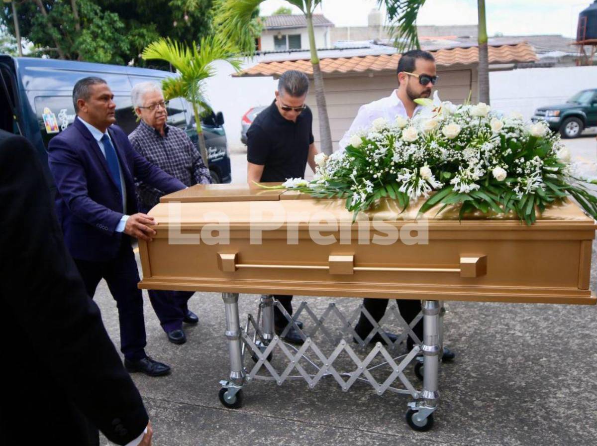 Dolor y tristeza: familiares y amigos despiden a la querida chef Sandra Díaz