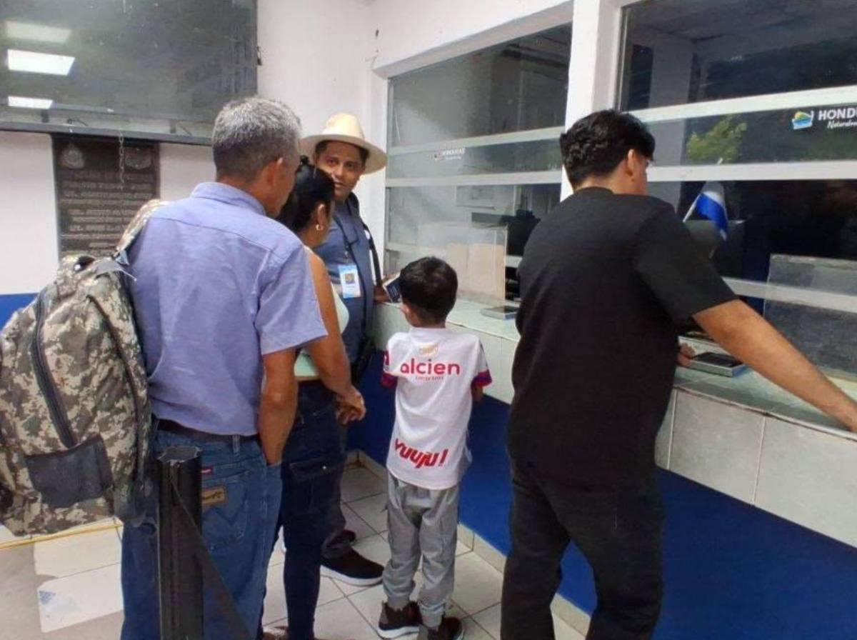 Josué Nehemías ya está en El Salvador para recibir tratamiento por su cardiopatía