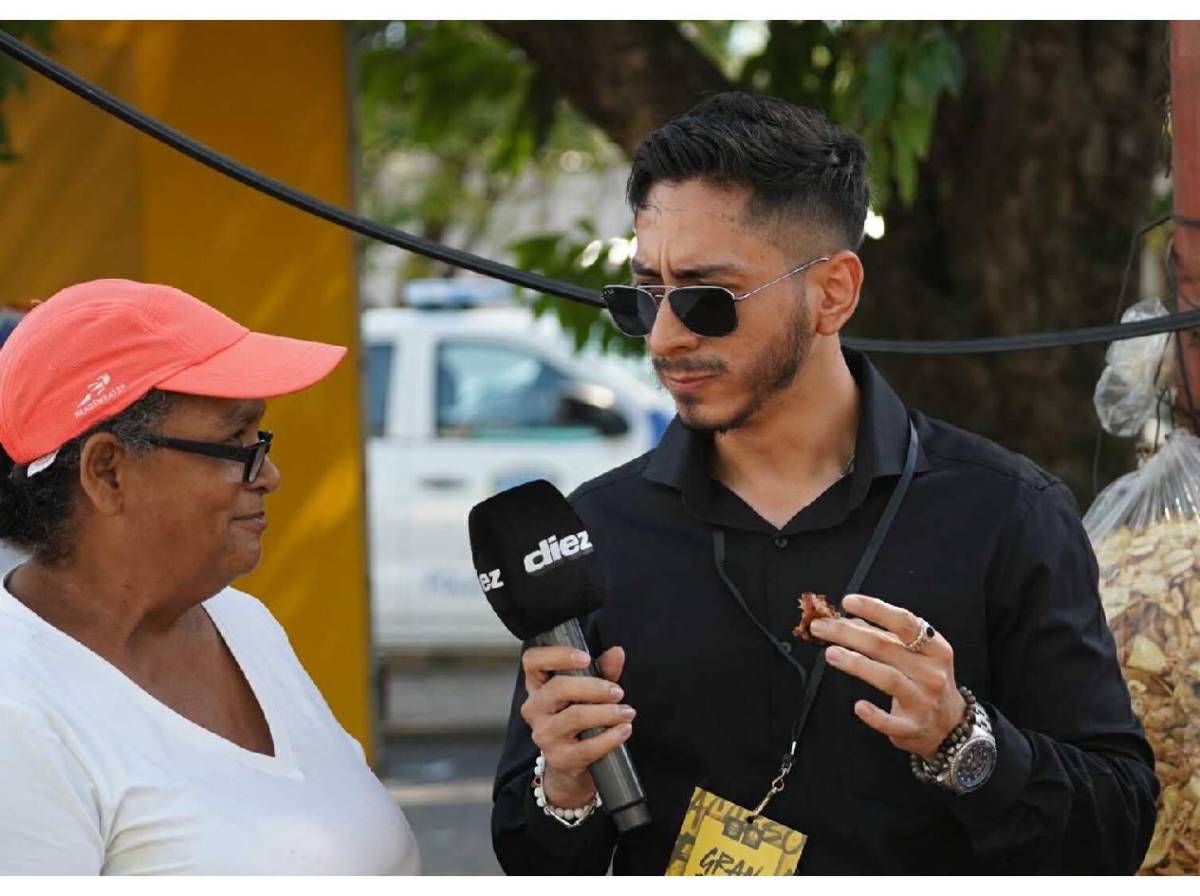 Artista catracho y ambiente en las calles antes del Real España vs Olimpia