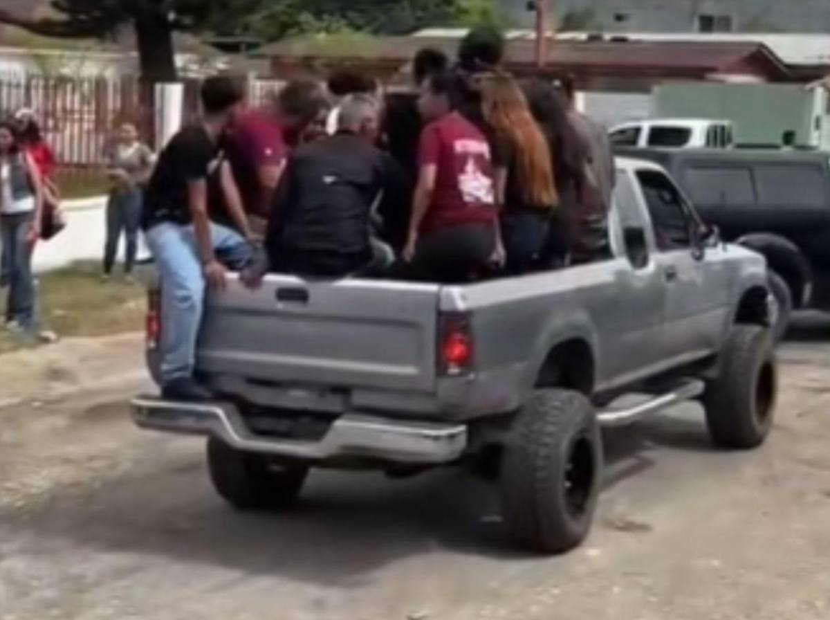Dolor y llanto en sepelio de estudiantes asesinados en El Progreso