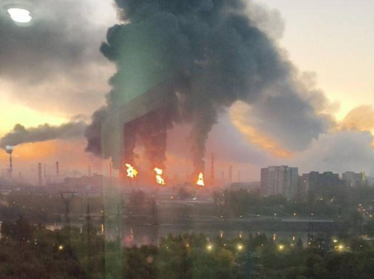 Drones ucranianos impactan en la principal refinería de petróleo de Moscú