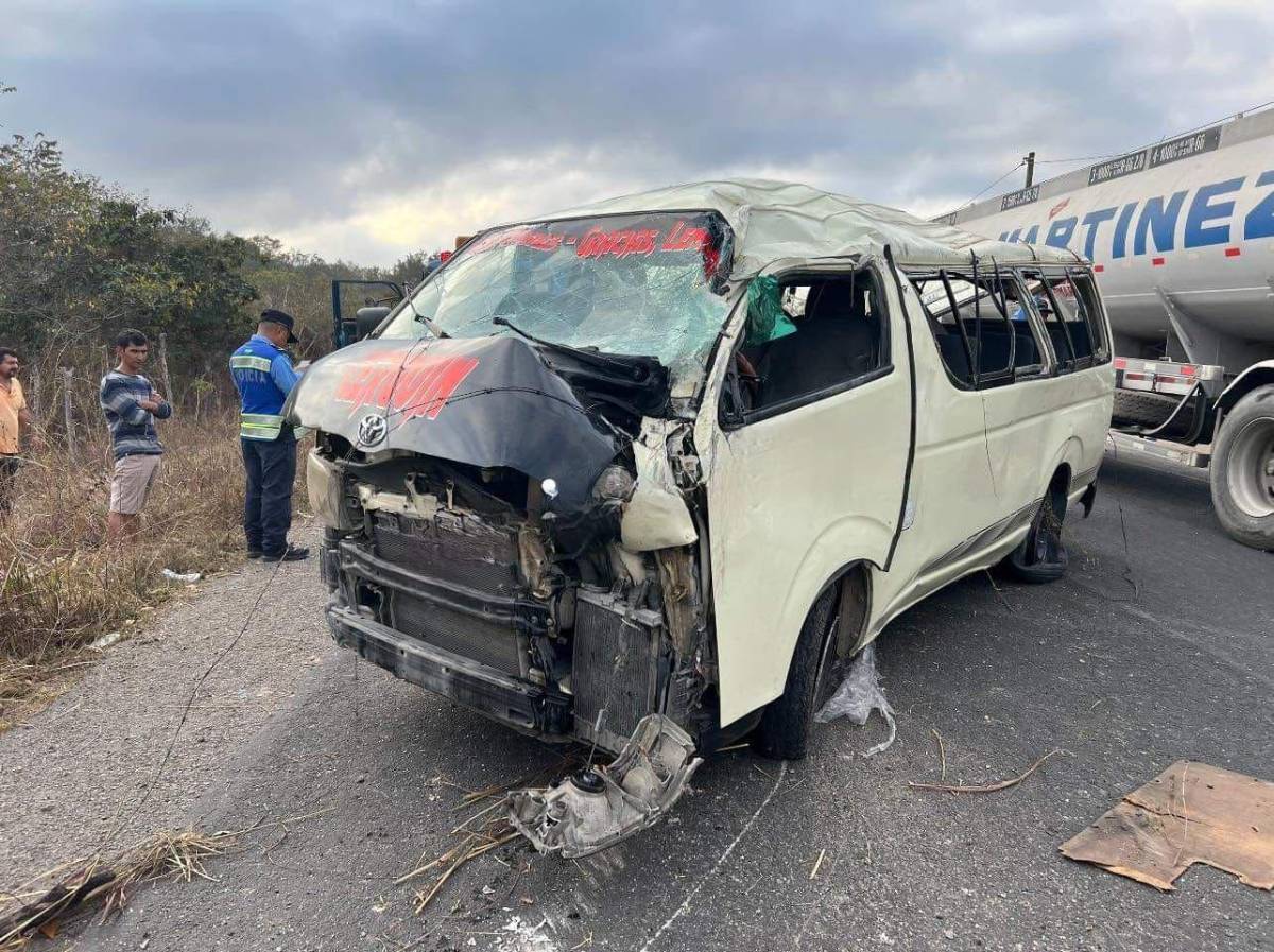 Destruido quedó la unidad de transporte que cubre la ruta Flores - Gracias.