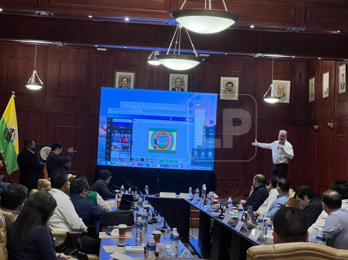 El alcalde Roberto Contreras presentó el proyecto esta mañana ante las demás autoridades municipales sampedranas.