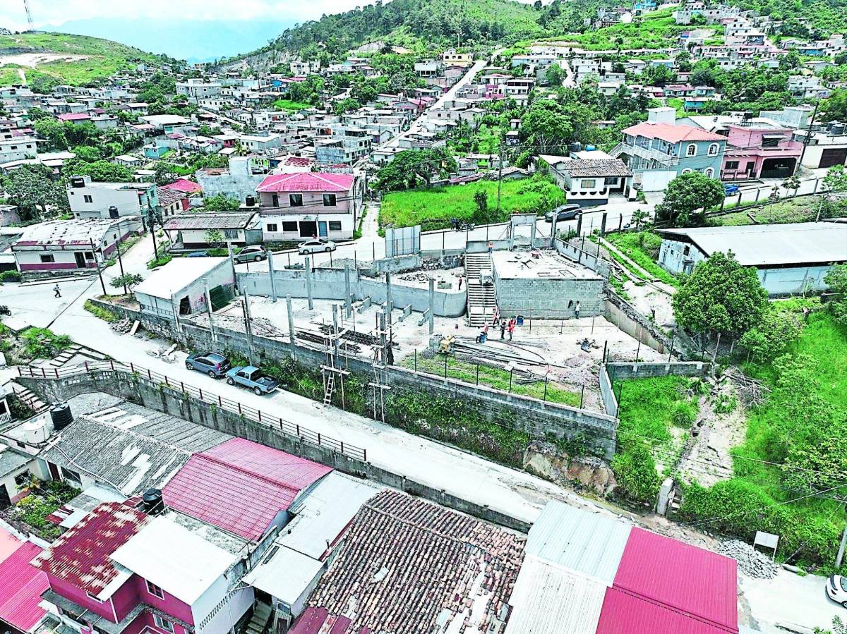 Construyen dos plazas recreativas en Santa Rosa de Copán