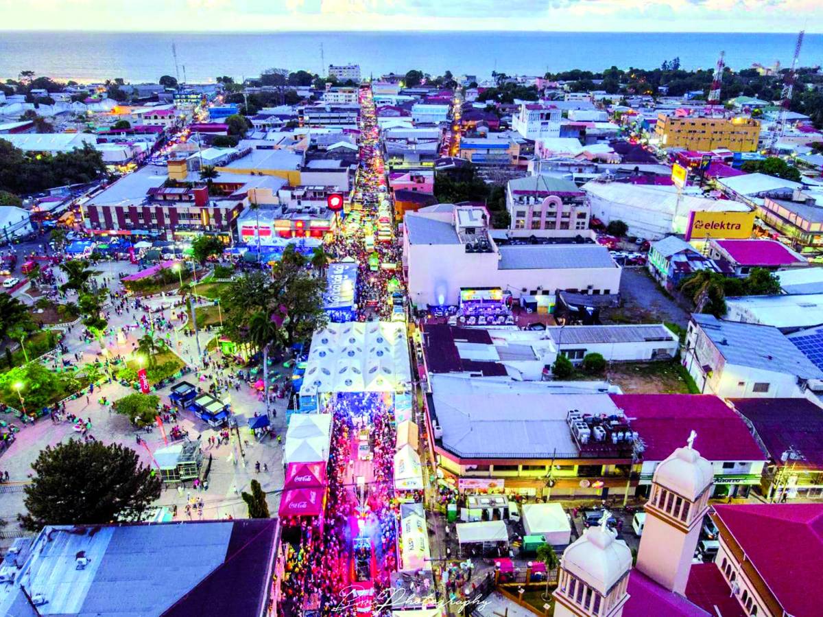 A reventar los hoteles por el carnaval de La Ceiba