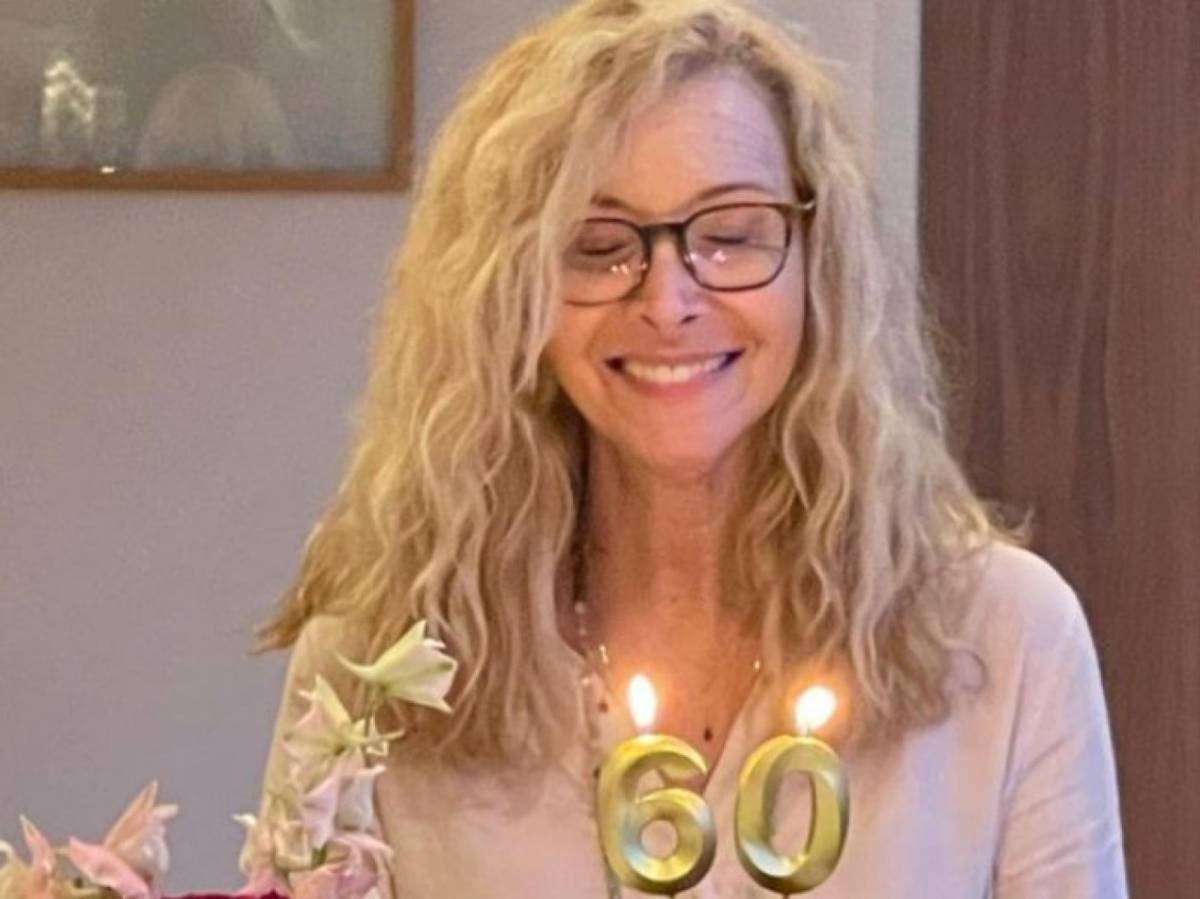 Lisa Kudrow cumple 60 años arropada por sus compañeras de ‘Friends’
