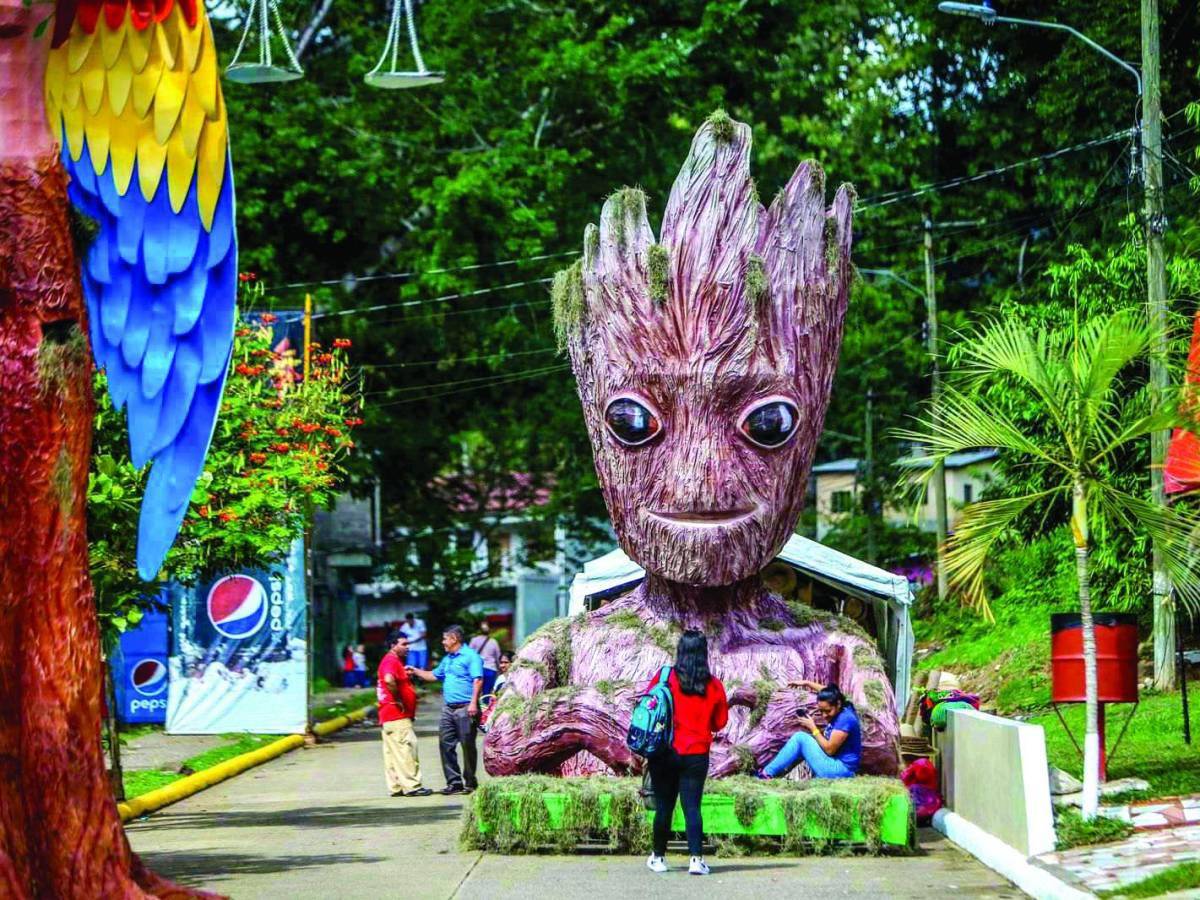 $!En el departamento de Santa Bárbara se organiza una peculiar festividad: La Quema de Chimeneas Gigantes. Esta celebración se realiza en el mes de diciembre desde hace 22 años, precisamente, en el municipio de Trinidad.
