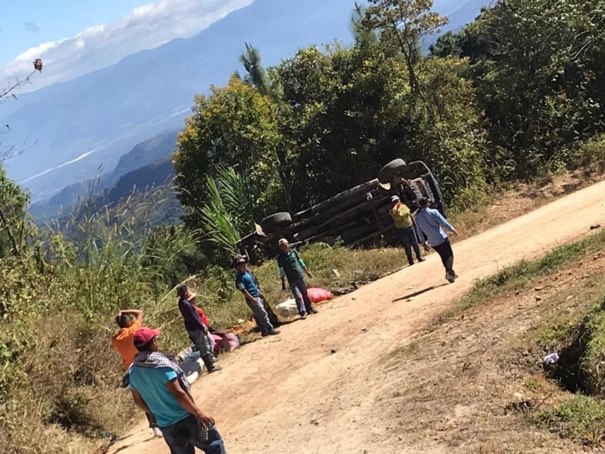 Fatal accidente deja al menos dos muertos en La Paz