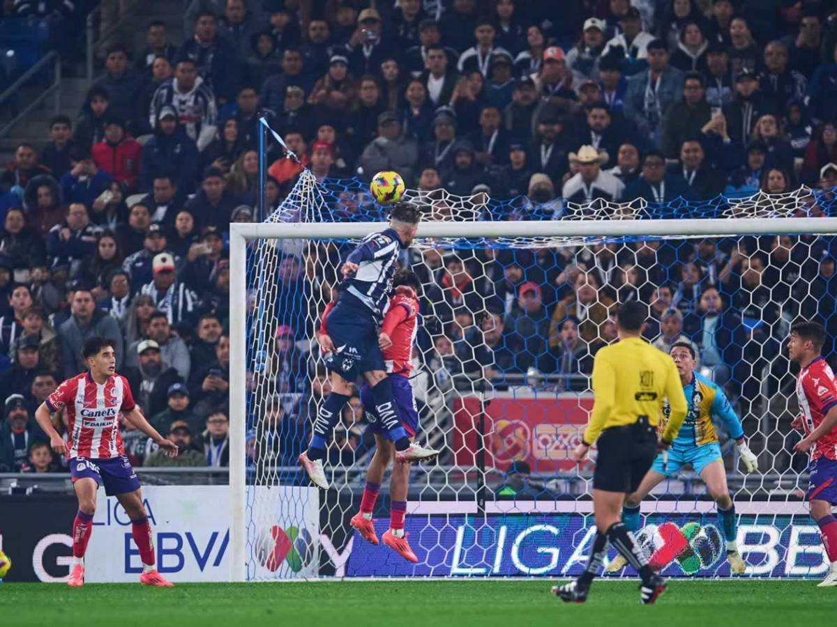 Sergio Ramos debutó con Monterrey: causa locura y casi hace un golazo