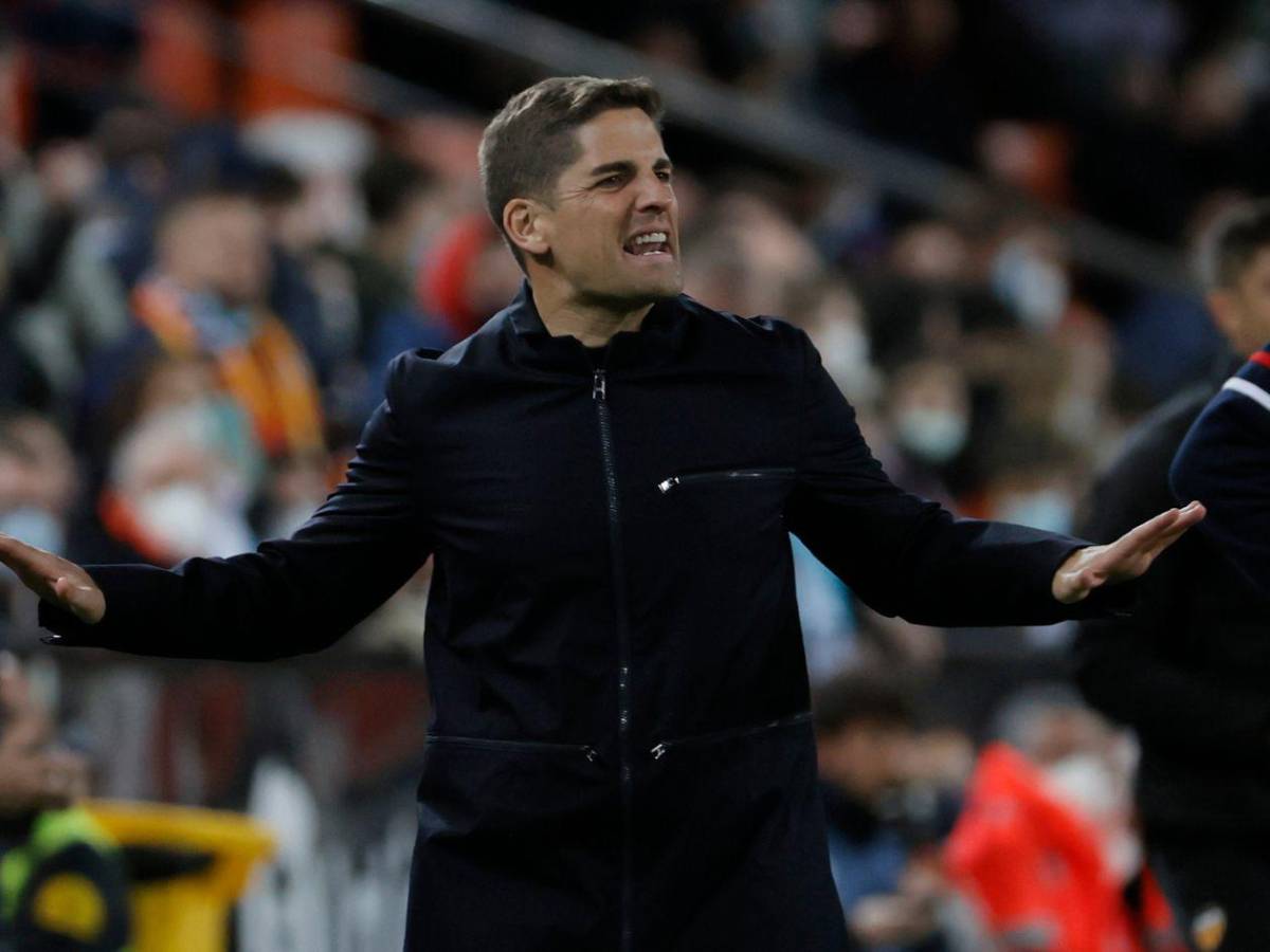 Entrenador fue despedido por utilizar IA en sus alineaciones: estuvo en el Barcelona