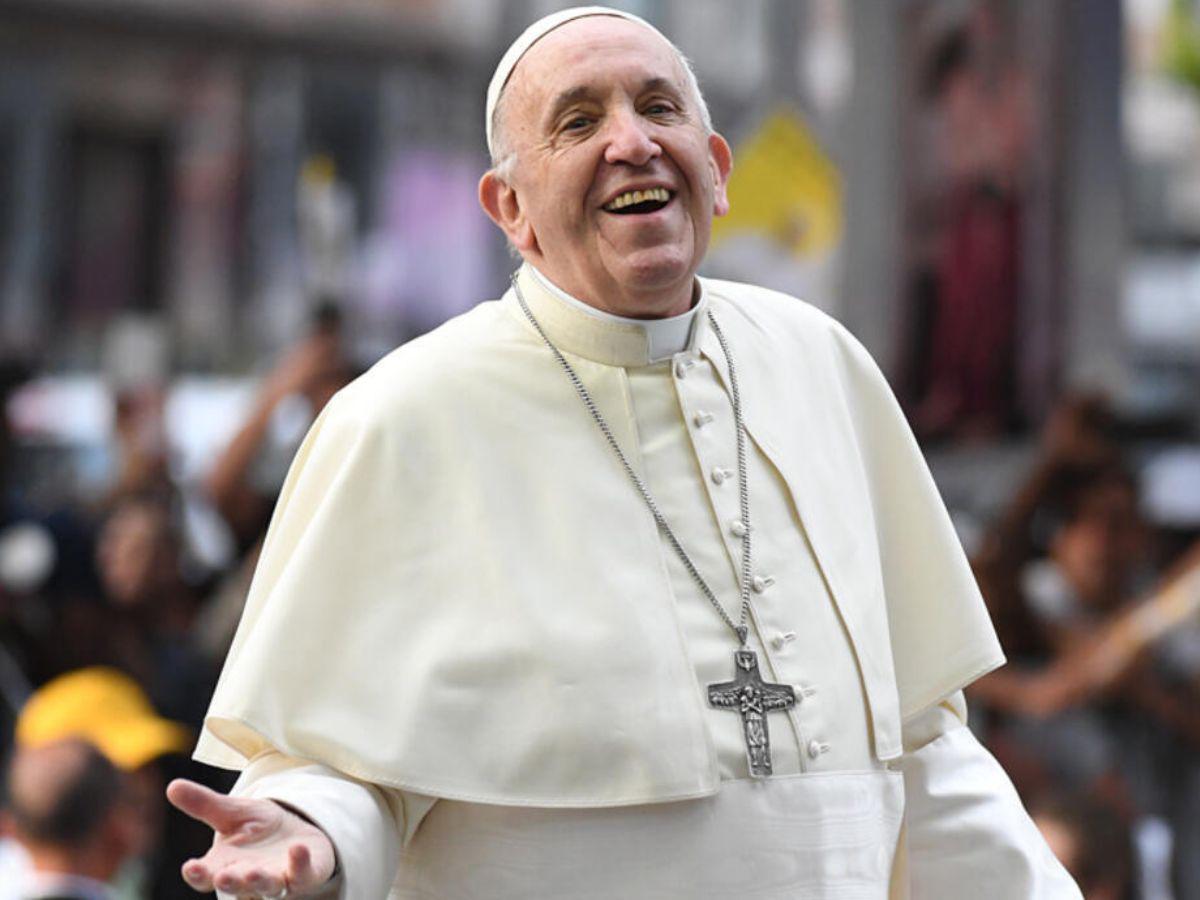 Pastora evangélica pide oración por la salud del papa Francisco