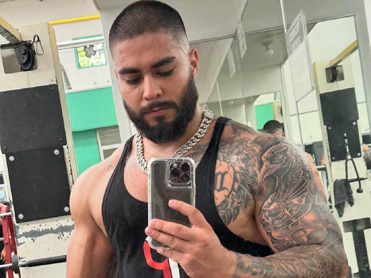 Conmoción: encuentran muerto a fisicoculturista en un baño; tenía disparos