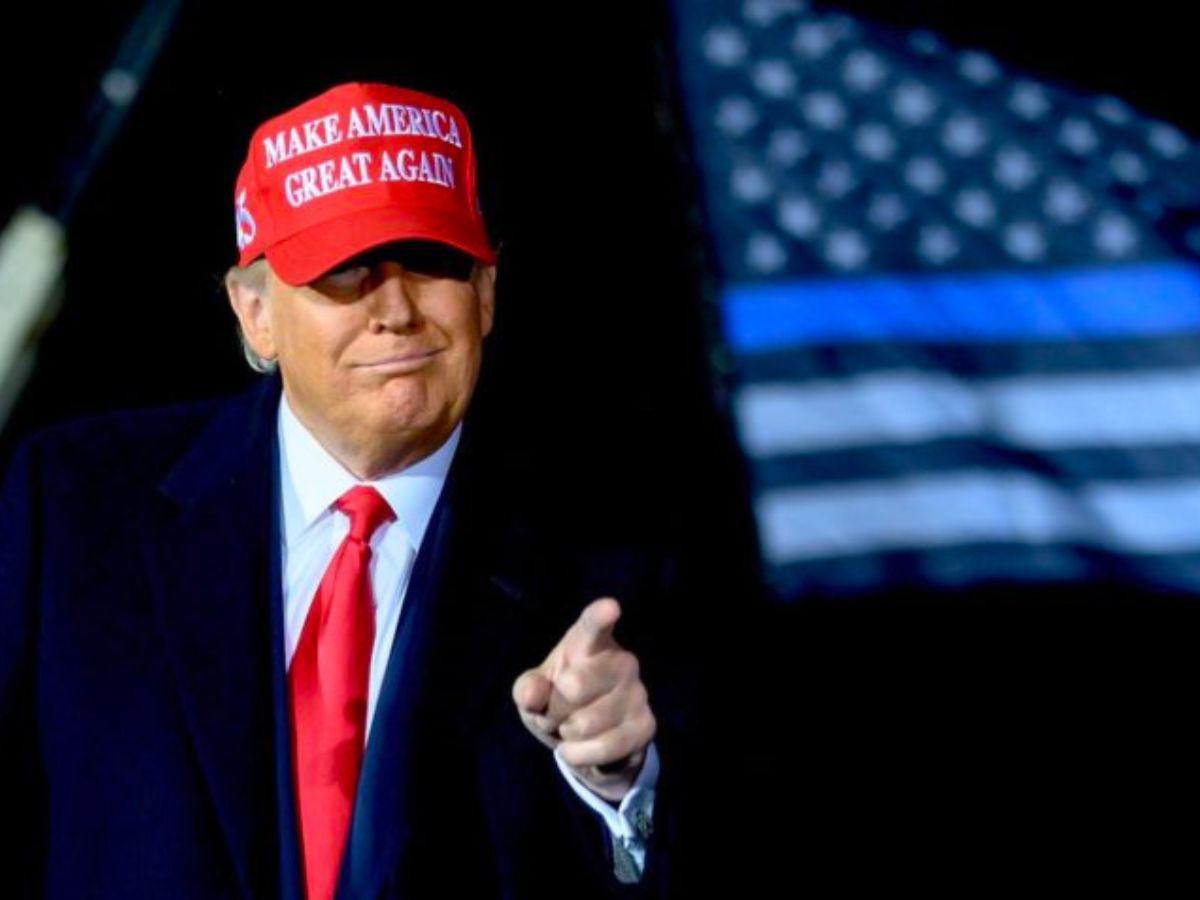 Jueza en Florida desestima caso de documentos clasificados contra Trump