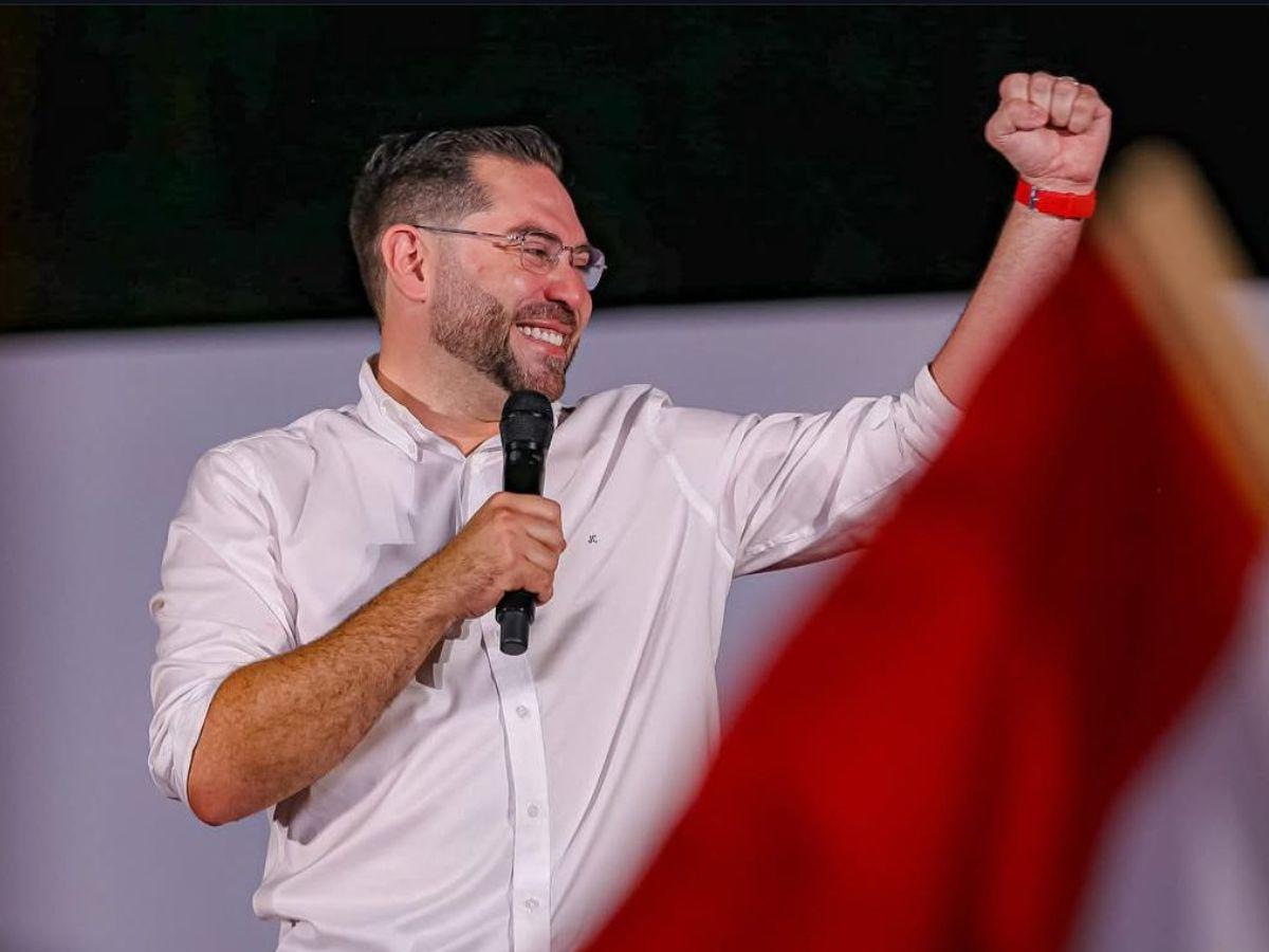 ¿Jorge Cálix? Mhoni Vidente predice que joven gobernará a Honduras