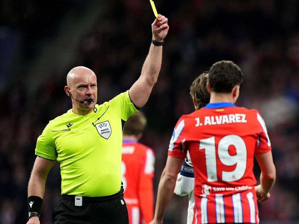 La UEFA se ríe del Barcelona: El 'premio' que pretende dar al árbitro Marciniak