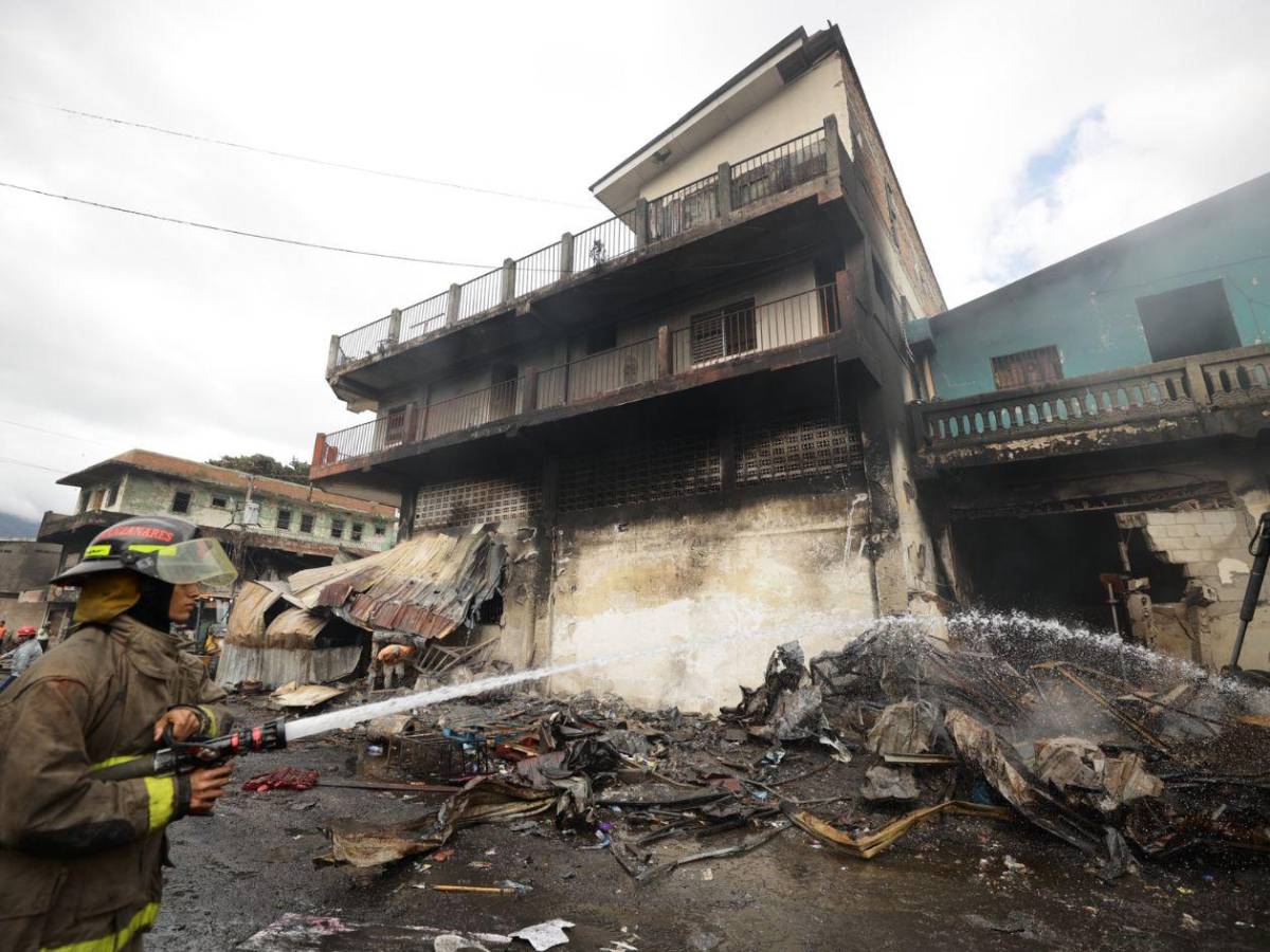 Imágenes que duelen: así luce el mercado Medina un día después del incendio