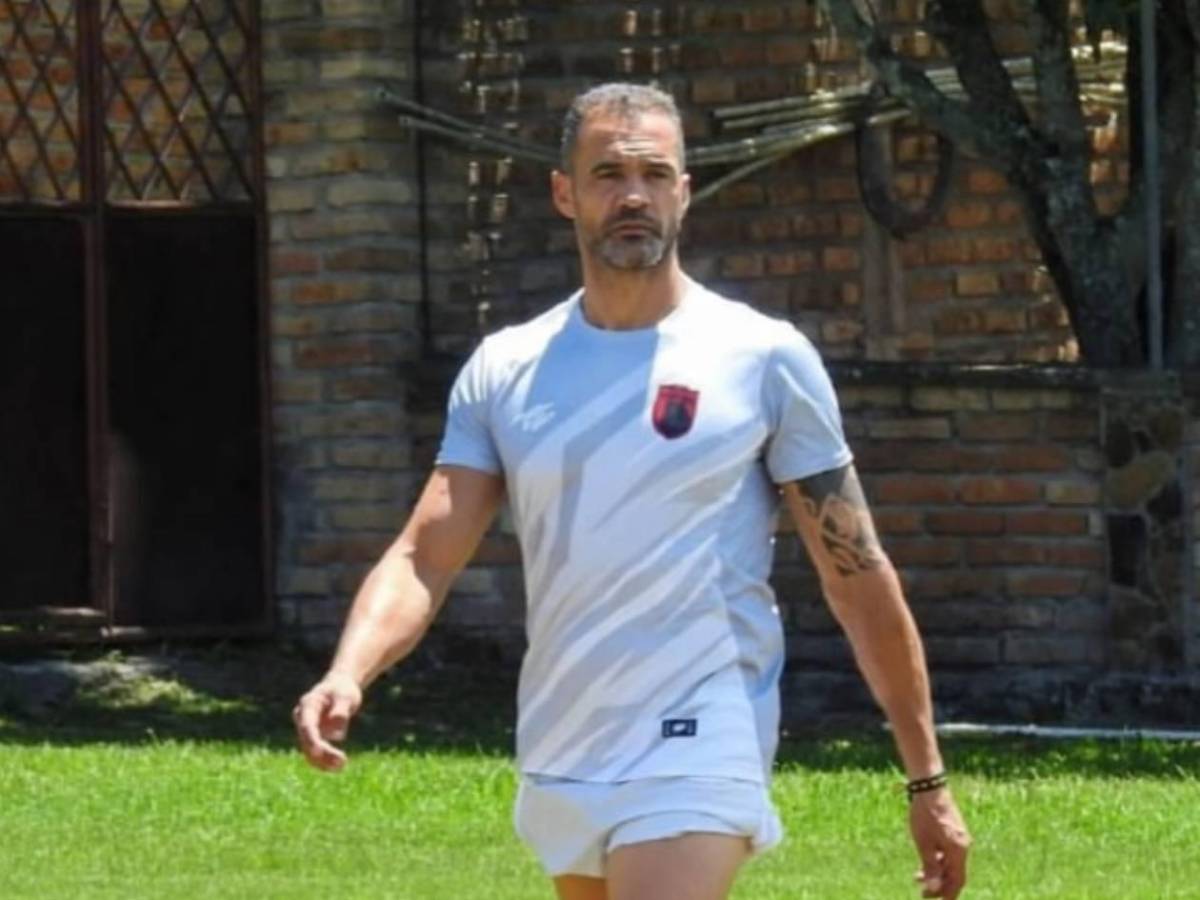 Revelan causa y estado del técnico del Independiente que se desplomó en pleno partido